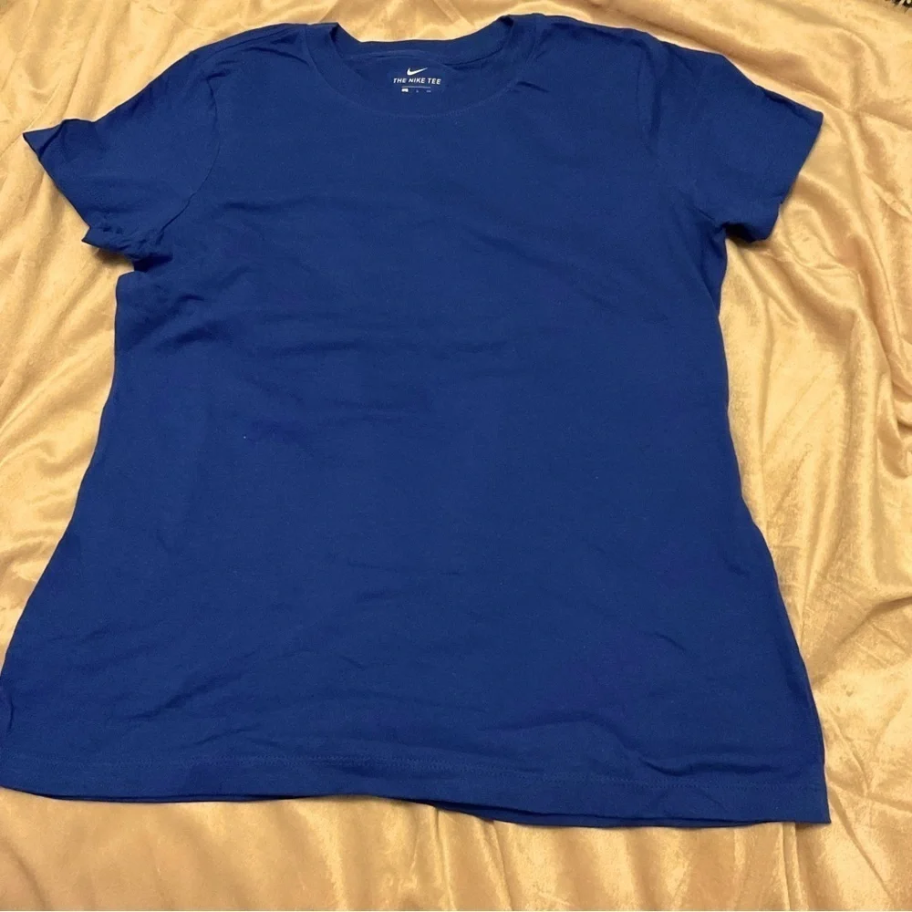Nike tee size
